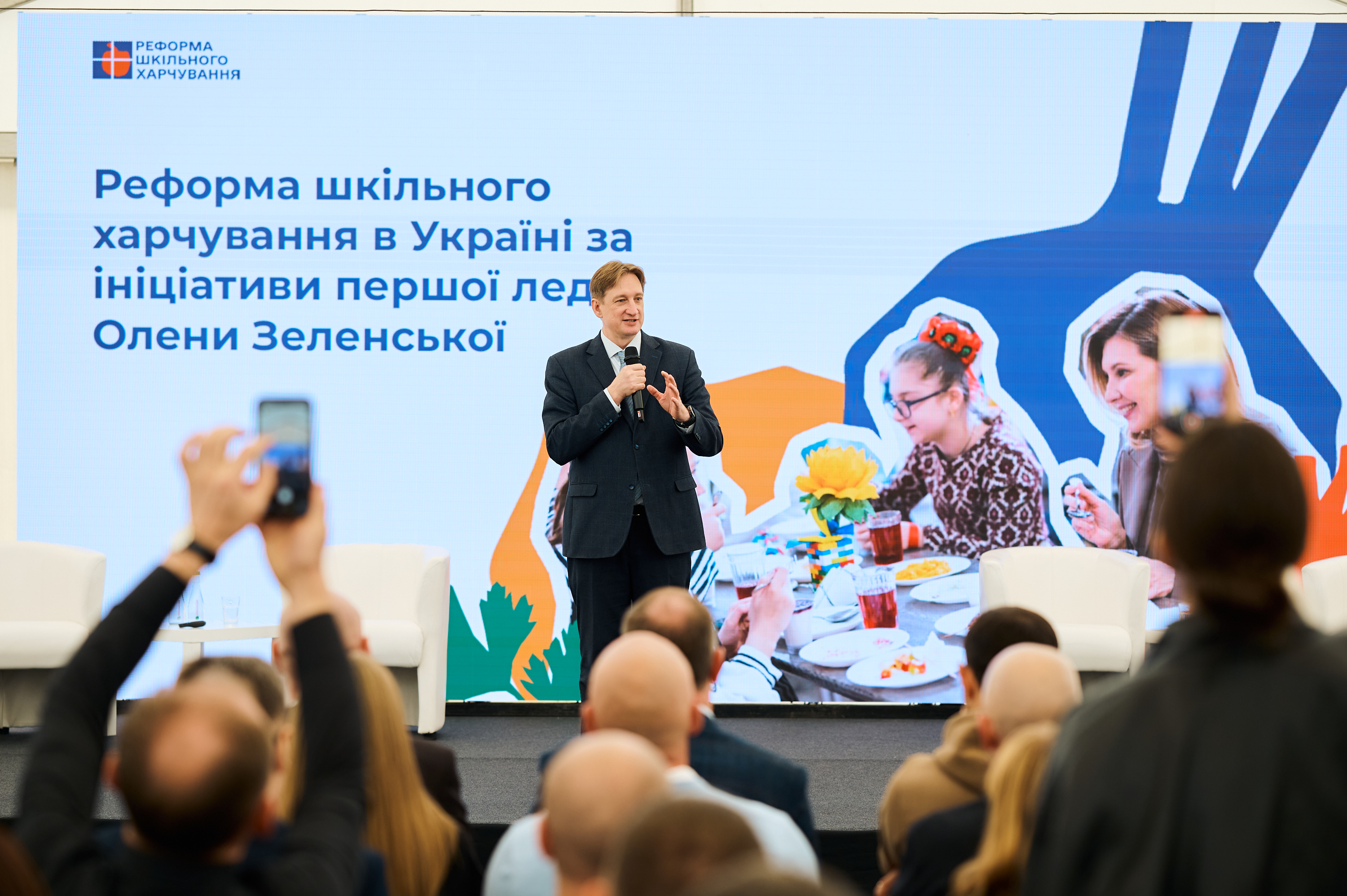 Ще п’ять фабрик-кухонь планують створити в Україні: громади підписали меморандуми про реалізацію проєктів